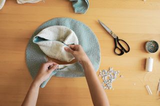 A klobouk už ušitý máte? ☀️ PDF 👉 https://prosikulky.cz/produkt/strih-damsky-prazdninovy-klobouk Papír 👉...